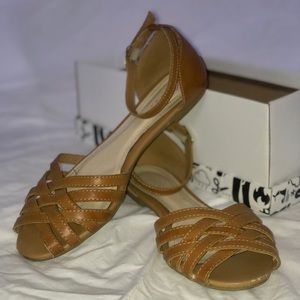Tan Leona Sandals